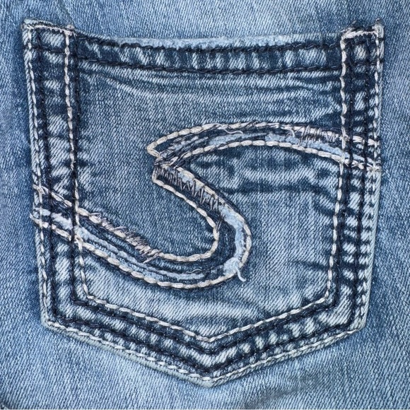 Silver Women's SUKI High30X 31 Low Rise Baby Bootcut Faded Blue Jeans - Picture 6 of 9